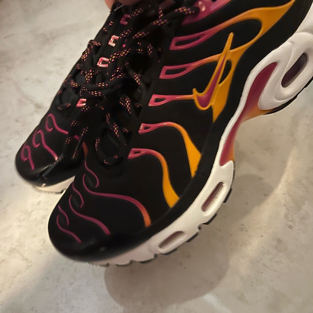 Nike air max plus TN  dx9264-001 grade school 6 Youth convert to women 7.5